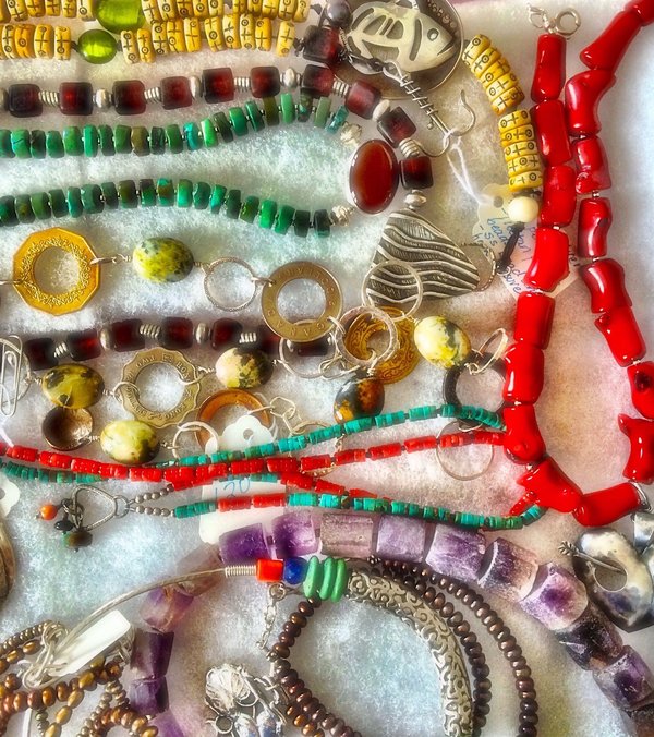 Comment la création de bijoux peut-elle développer la motricité fine ?